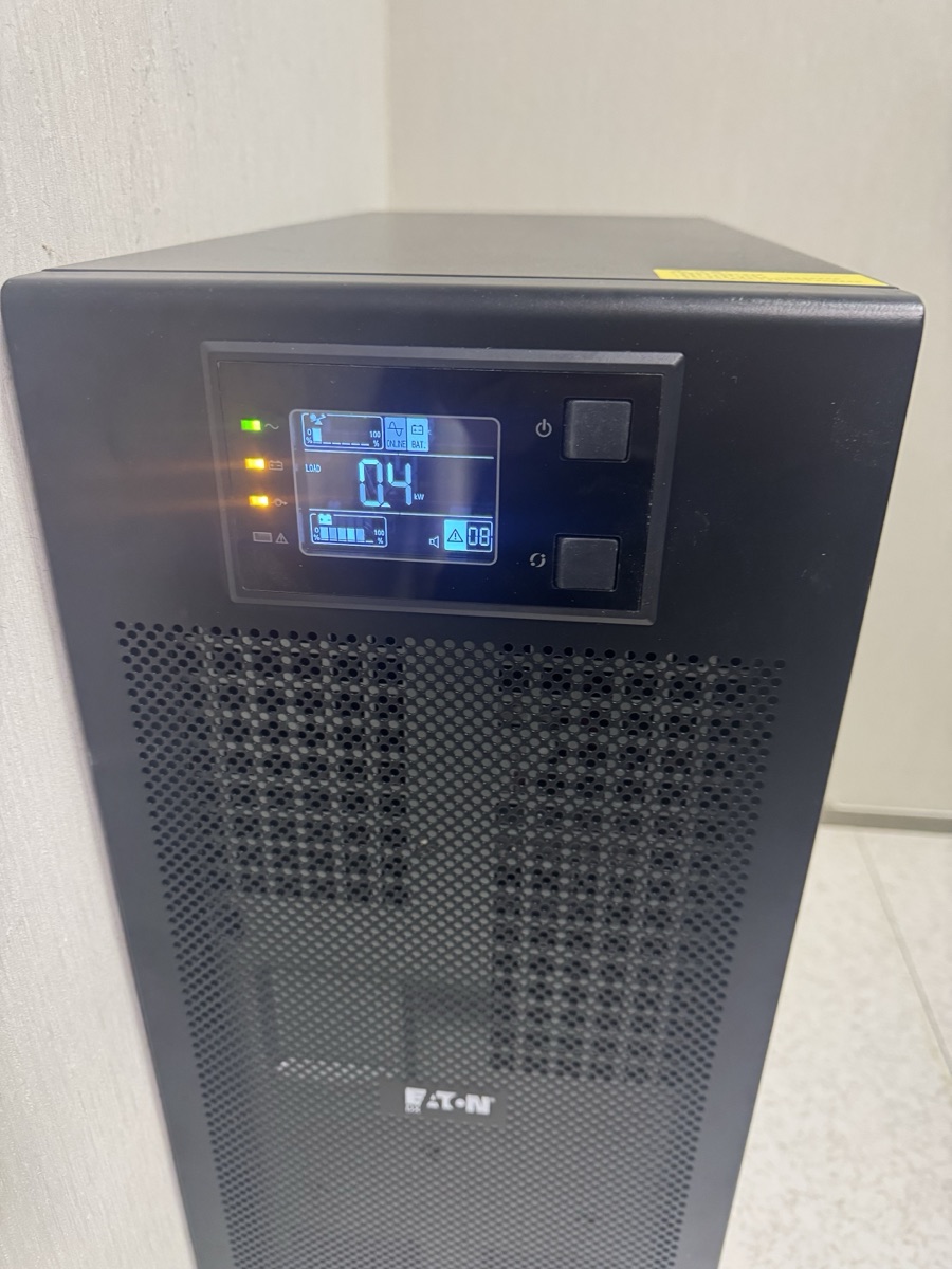 香港商業大廈 EATON 塔式 UPS 安裝實例 安裝實拍